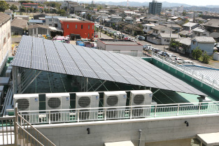 ビル屋上の太陽光発電システム